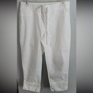 Just Be Women's White cuffed capris